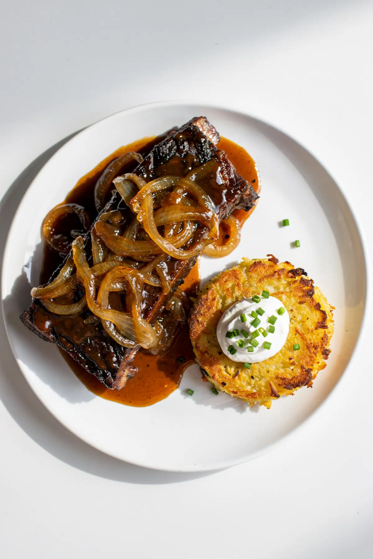 SAUCY HONEY & MISO FRENCH ONION SHORT RIBS WITH SOUR CREAM & CHIVES POTATO CAKE!